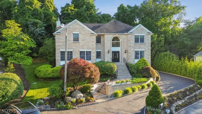 22 Trails End Ct Westfield Town, NJ 07090