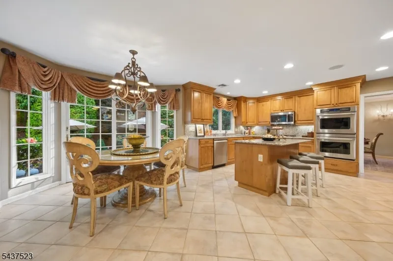 22 Trails End Ct Westfield Town, NJ 07090