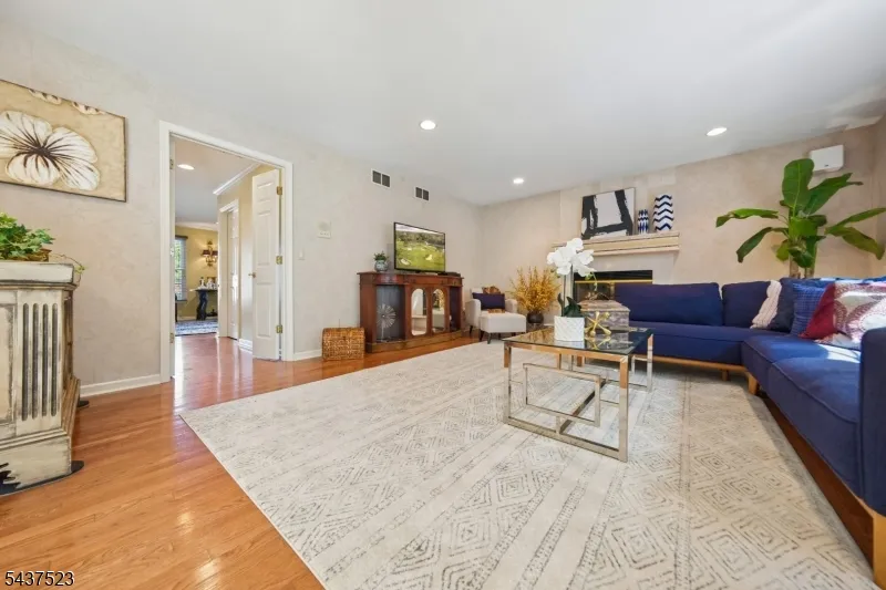 22 Trails End Ct Westfield Town, NJ 07090