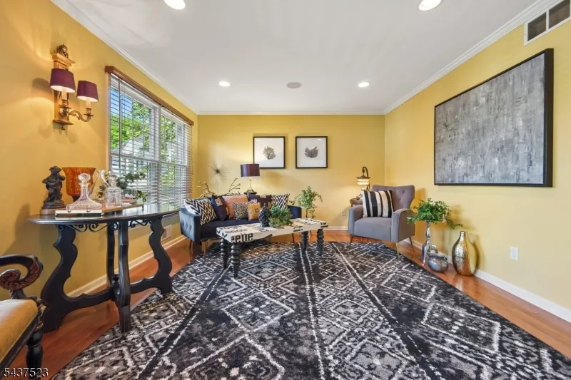 22 Trails End Ct Westfield Town, NJ 07090