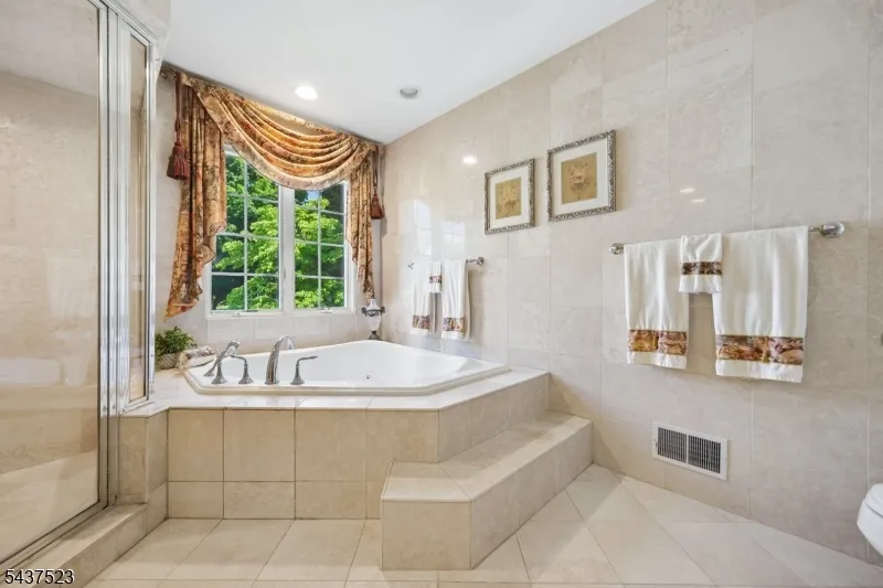 22 Trails End Ct Westfield Town, NJ 07090