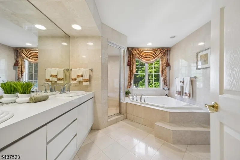 22 Trails End Ct Westfield Town, NJ 07090