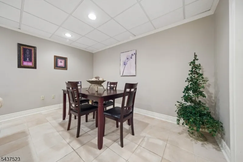 22 Trails End Ct Westfield Town, NJ 07090