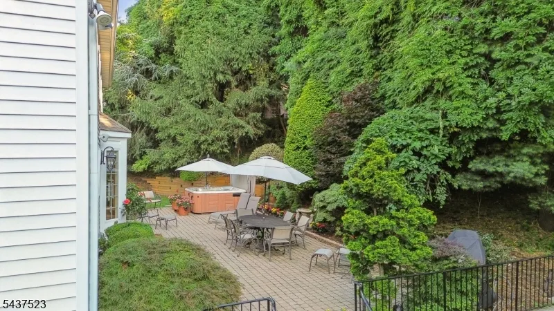 22 Trails End Ct Westfield Town, NJ 07090