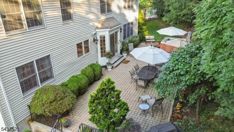 22 Trails End Ct Westfield Town, NJ 07090