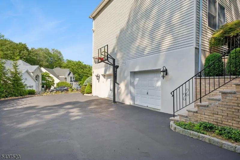 22 Trails End Ct Westfield Town, NJ 07090