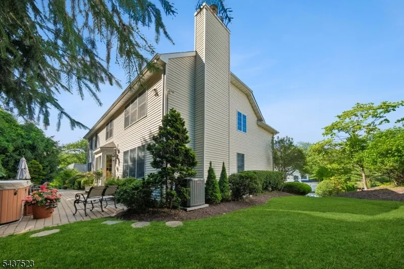 22 Trails End Ct Westfield Town, NJ 07090