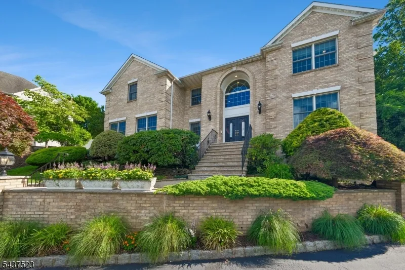 22 Trails End Ct Westfield Town, NJ 07090