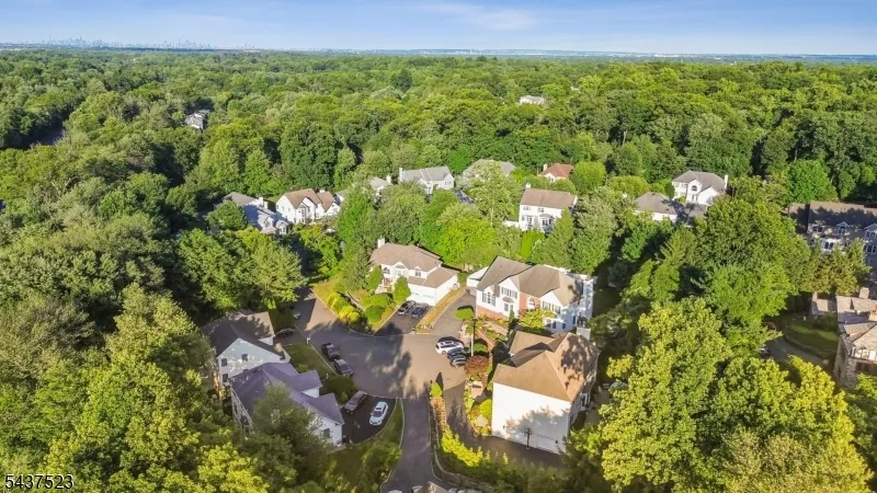 22 Trails End Ct Westfield Town, NJ 07090