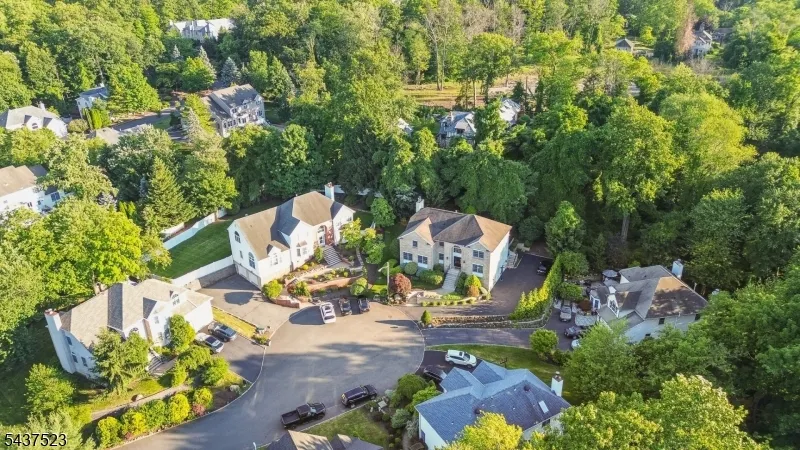22 Trails End Ct Westfield Town, NJ 07090