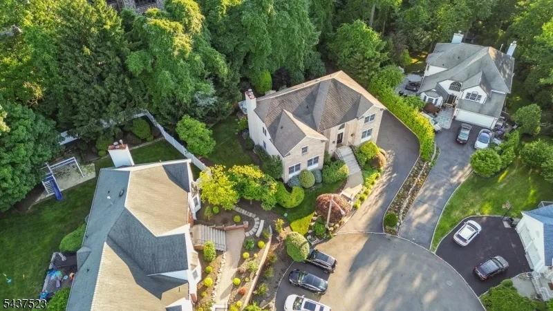 22 Trails End Ct Westfield Town, NJ 07090