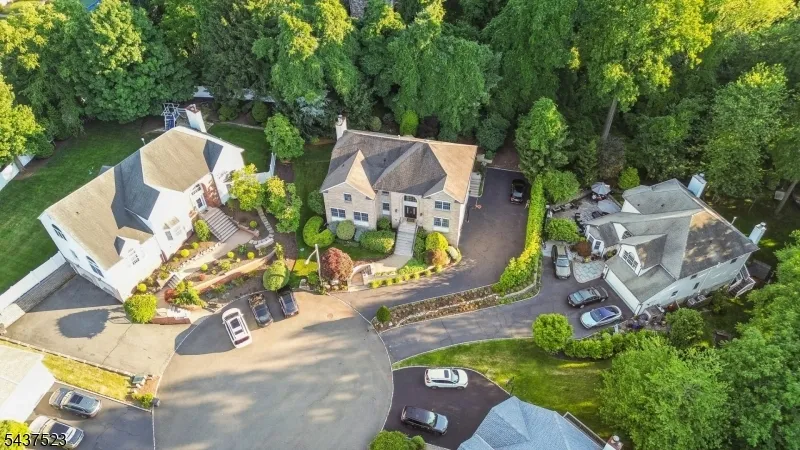 22 Trails End Ct Westfield Town, NJ 07090