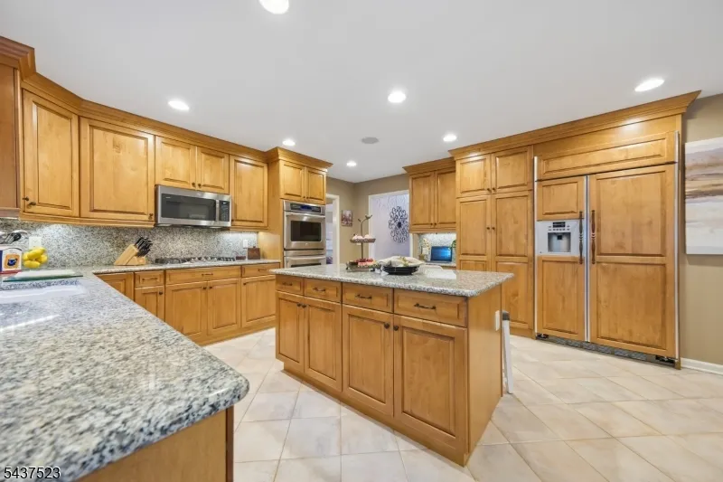 22 Trails End Ct Westfield Town, NJ 07090