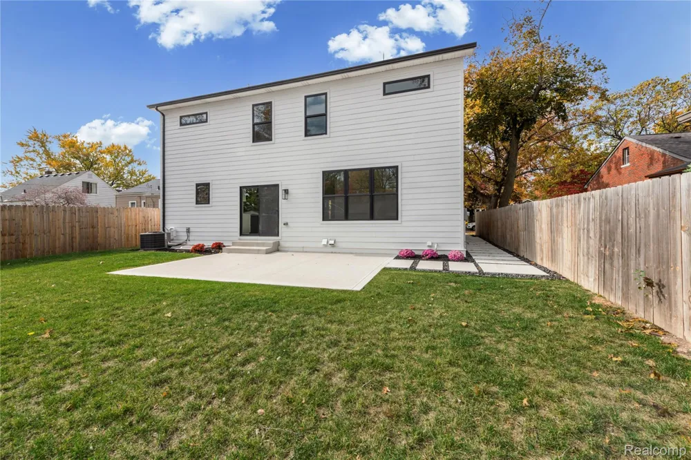 1517 McLean Avenue Royal Oak City, MI 48067