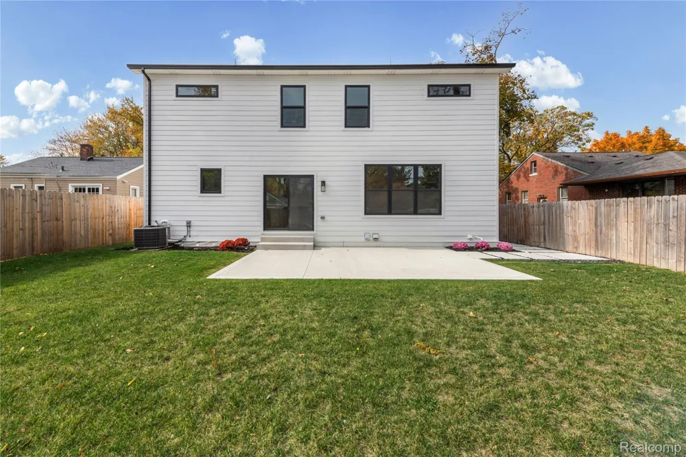 1517 McLean Avenue Royal Oak City, MI 48067