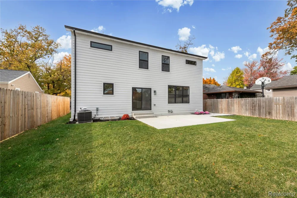 1517 McLean Avenue Royal Oak City, MI 48067