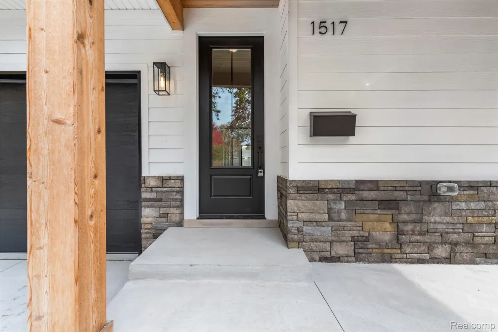 1517 McLean Avenue Royal Oak City, MI 48067