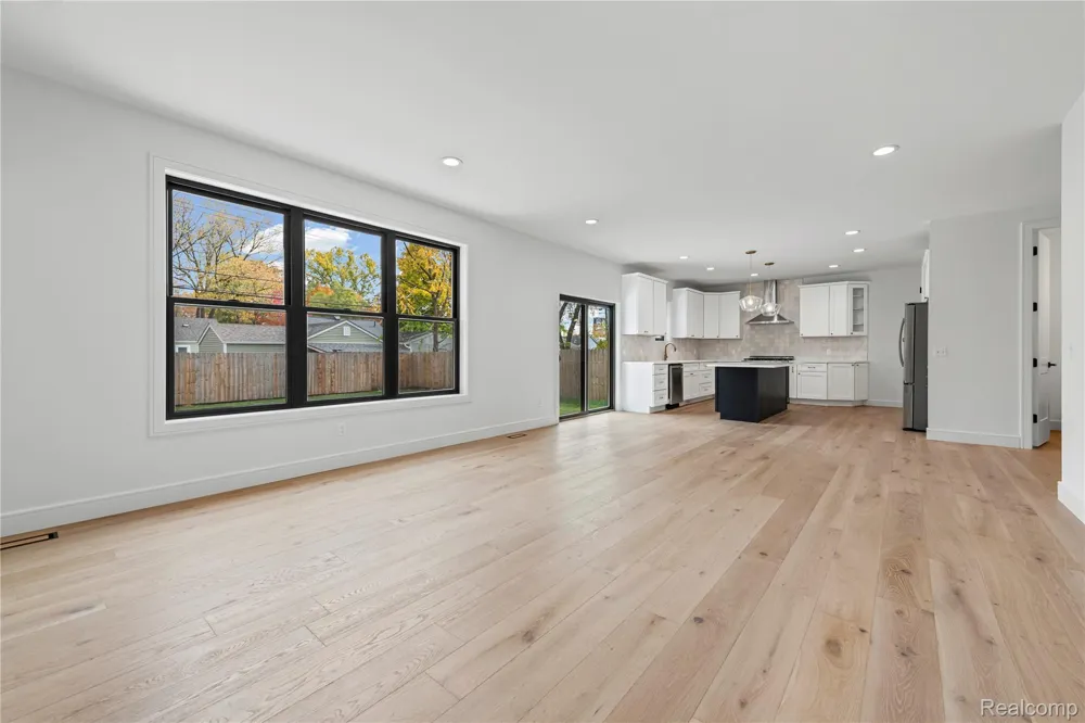 1517 McLean Avenue Royal Oak City, MI 48067