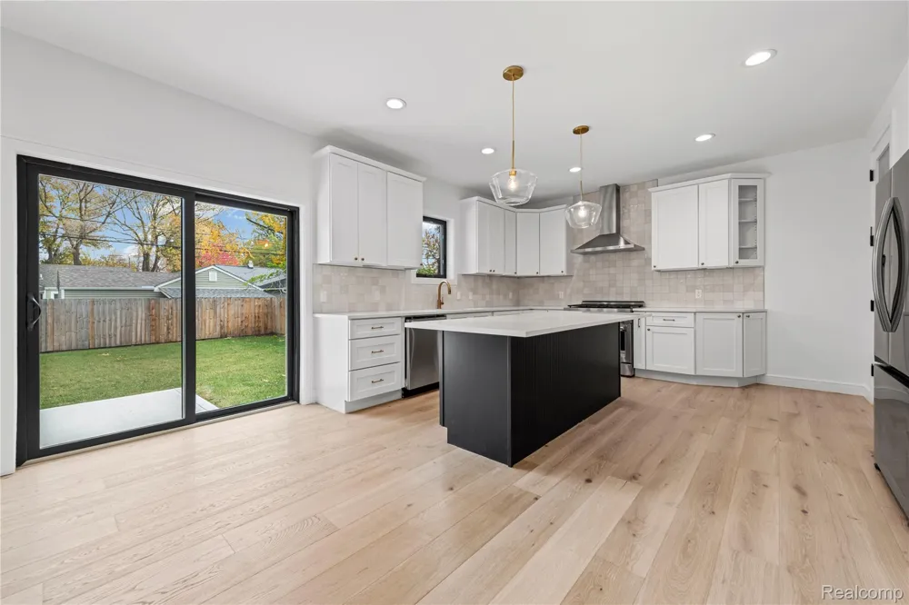 1517 McLean Avenue Royal Oak City, MI 48067
