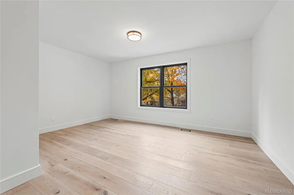 1517 McLean Avenue Royal Oak City, MI 48067