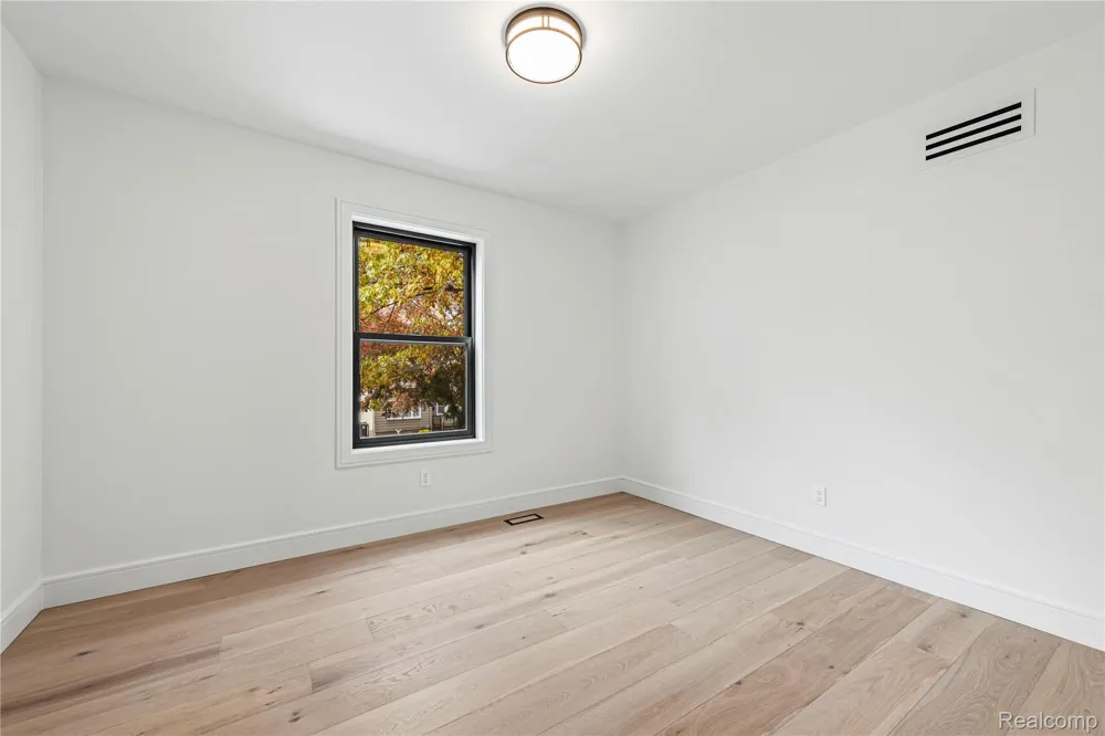 1517 McLean Avenue Royal Oak City, MI 48067