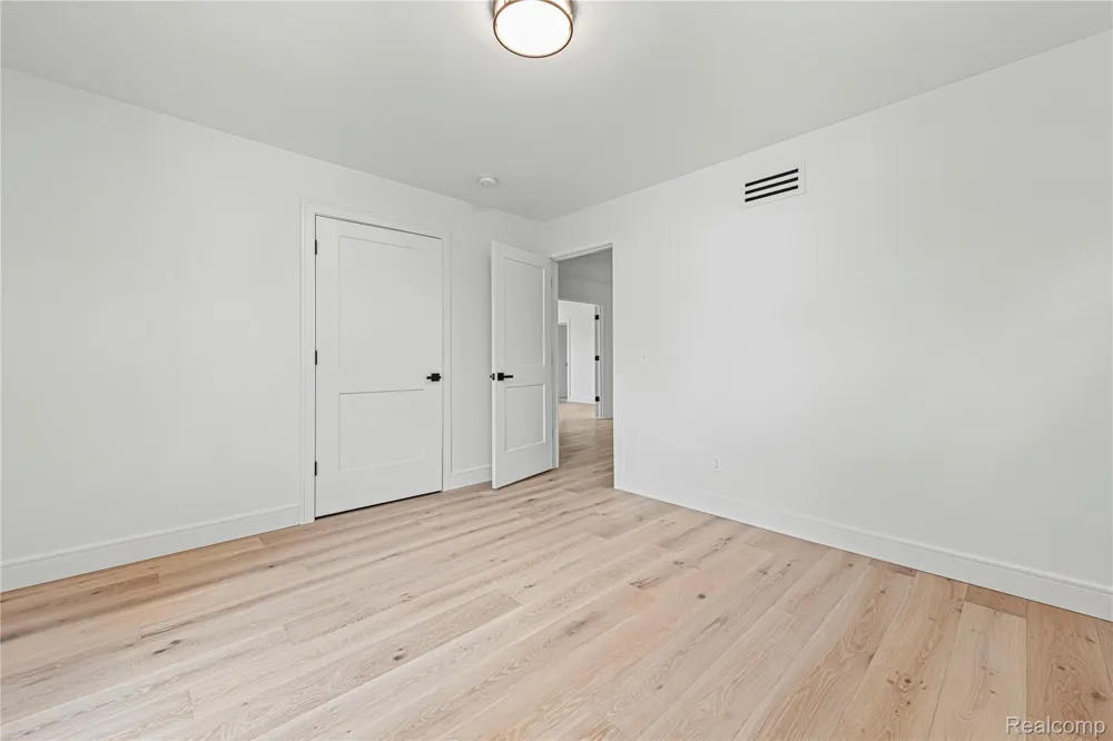 1517 McLean Avenue Royal Oak City, MI 48067