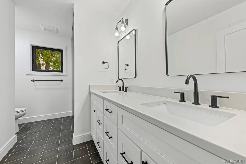 1517 McLean Avenue Royal Oak City, MI 48067