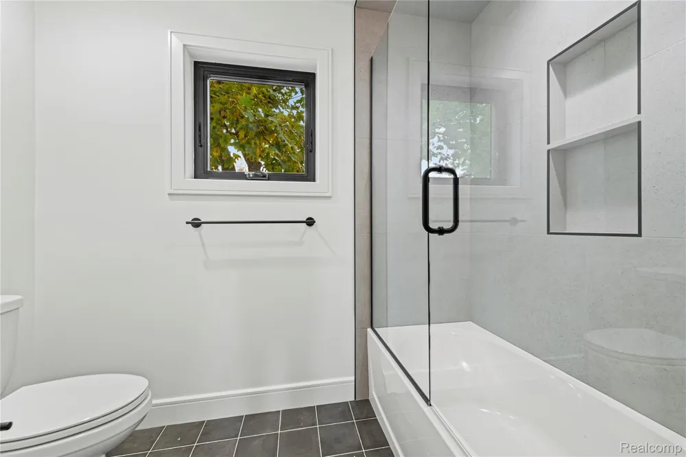 1517 McLean Avenue Royal Oak City, MI 48067
