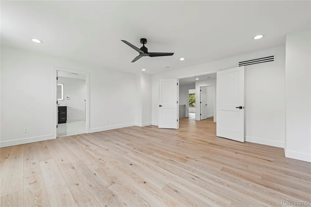 1517 McLean Avenue Royal Oak City, MI 48067
