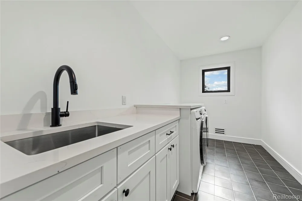 1517 McLean Avenue Royal Oak City, MI 48067