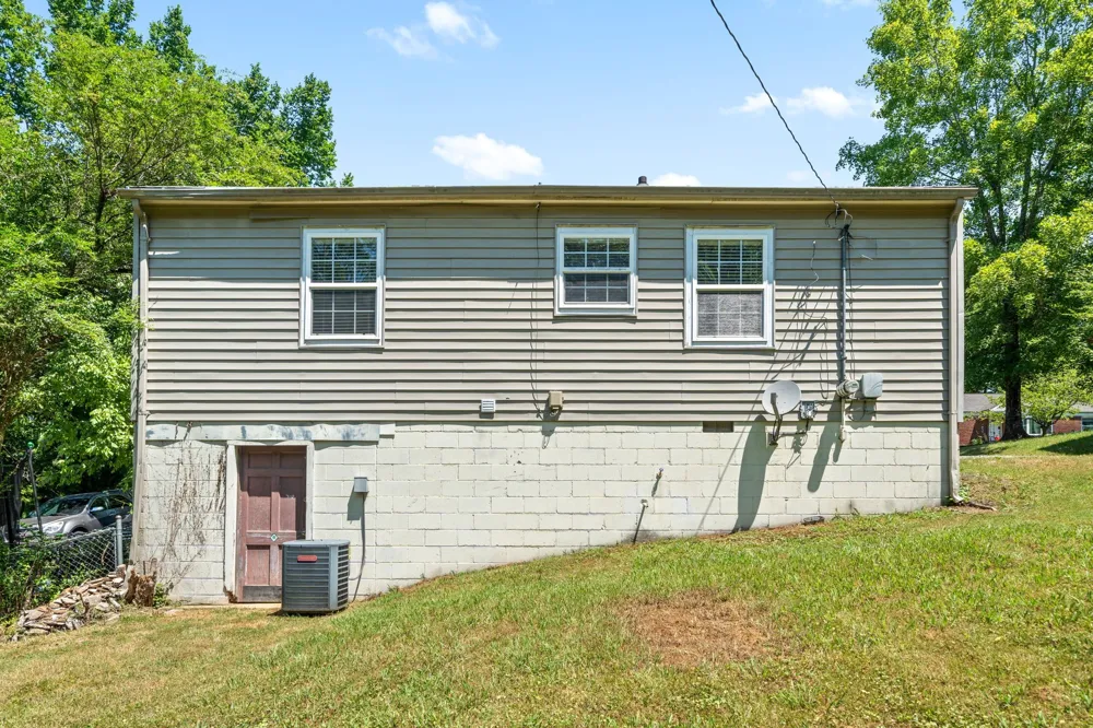 1011 Buck Dr Clarksville, TN 37040