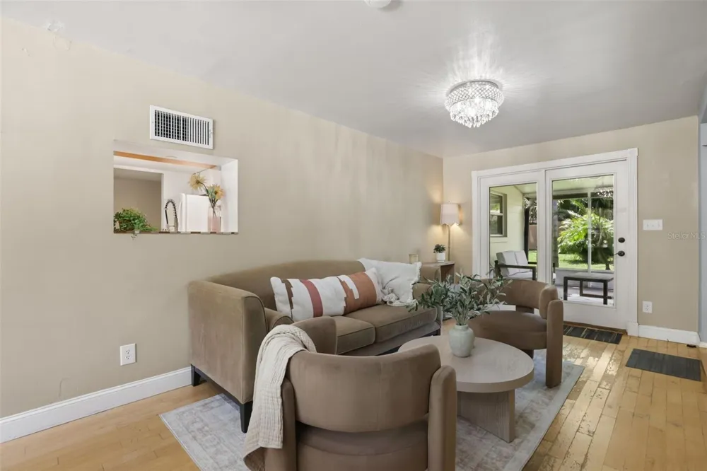 520 OAKHURST STREET Altamonte Springs, FL 32701