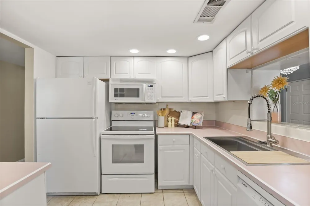 520 OAKHURST STREET Altamonte Springs, FL 32701