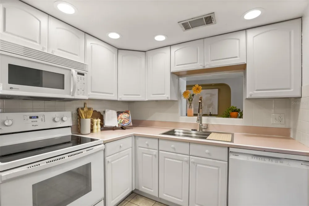 520 OAKHURST STREET Altamonte Springs, FL 32701