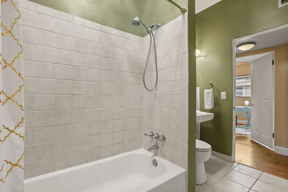 520 OAKHURST STREET Altamonte Springs, FL 32701