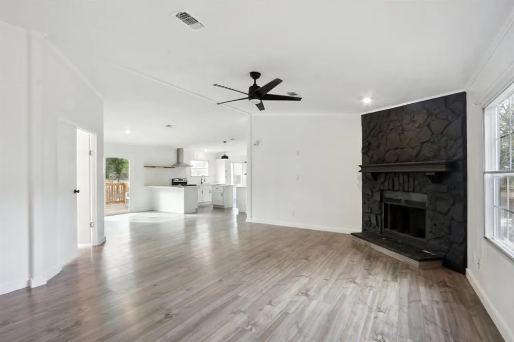 462 Texas Oak Drive Cedar Creek, TX 78612