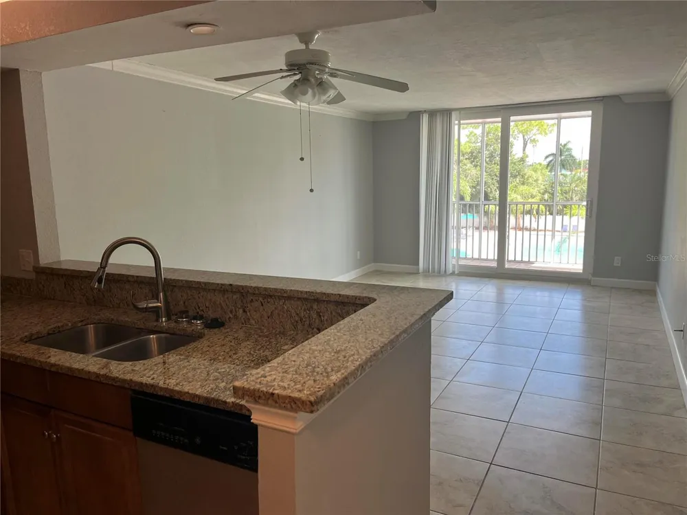 2740 COCONUT BAY LN LANE #3310 (3J) Sarasota, FL 34237