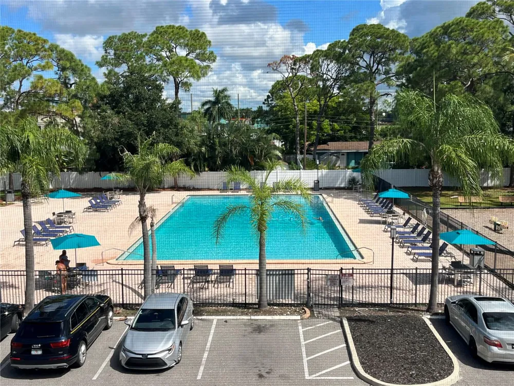 2740 COCONUT BAY LN LANE #3310 (3J) Sarasota, FL 34237