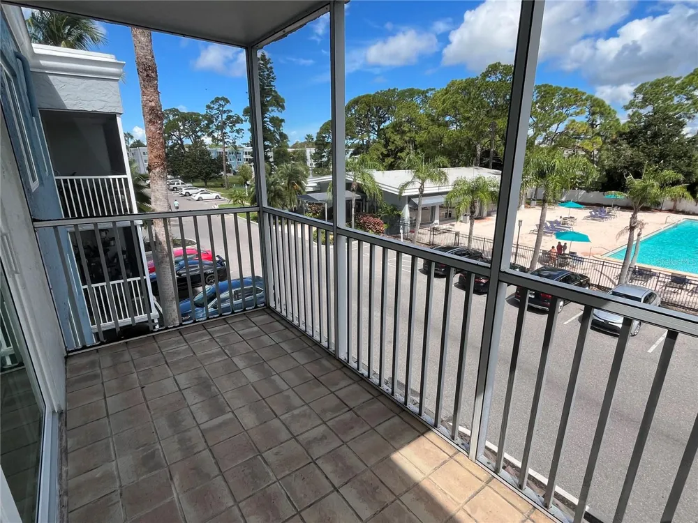 2740 COCONUT BAY LN LANE #3310 (3J) Sarasota, FL 34237