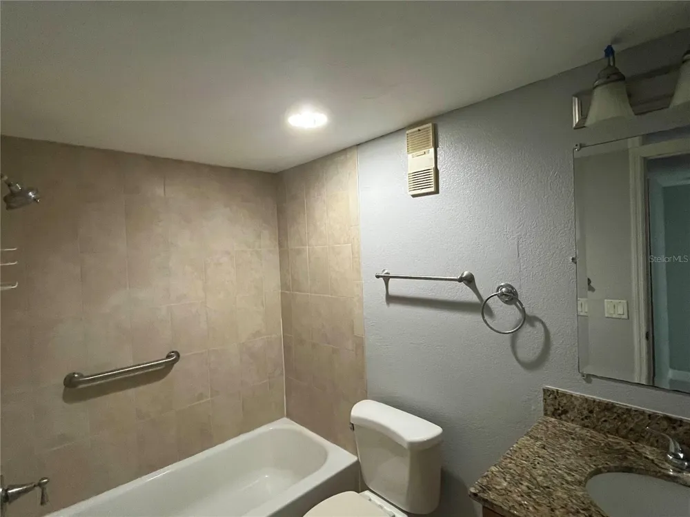 2740 COCONUT BAY LN LANE #3310 (3J) Sarasota, FL 34237
