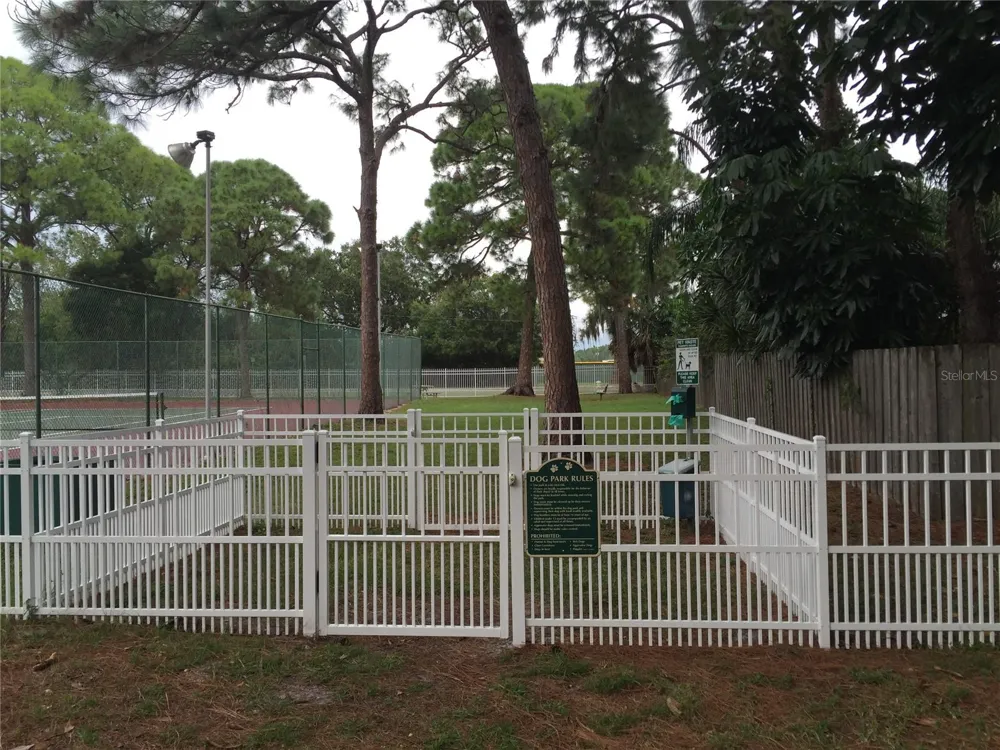 2740 COCONUT BAY LN LANE #3310 (3J) Sarasota, FL 34237