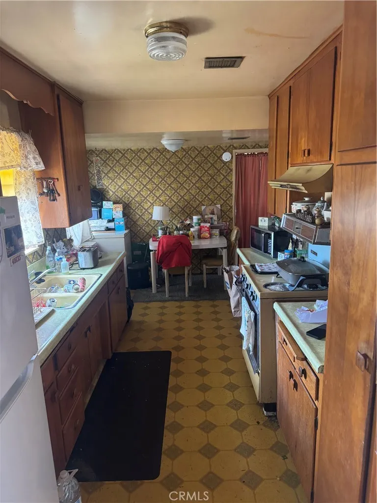 101 W Los Angeles Montebello, CA 90640