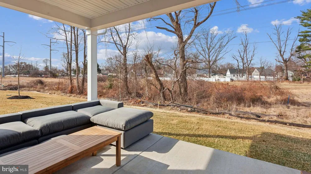 176 DELHAAS CIRCLE Bristol, PA 19007