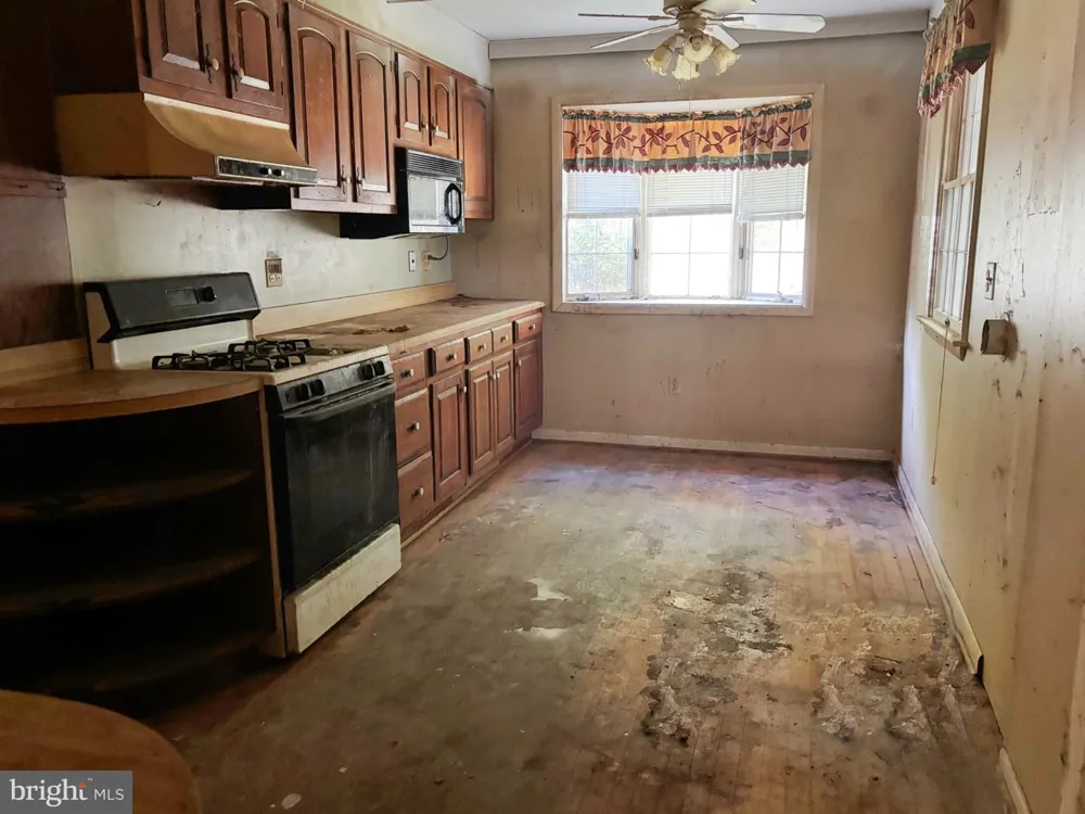 52 GREENMEADOW DRIVE Lutherville Timonium, MD 21093