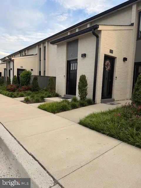 19520 VILLAGE WALK DRIVE #3-203