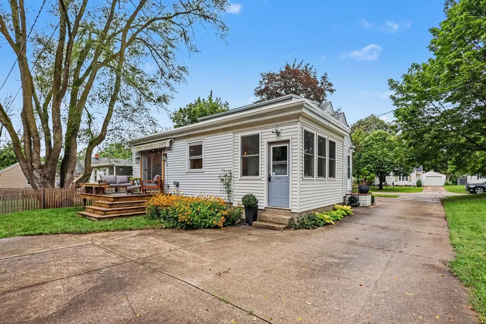 170 E 35th Street Holland, MI 49423