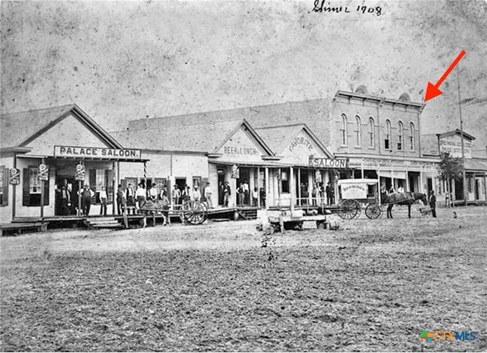 111 E 7th Street Shiner, TX 77984