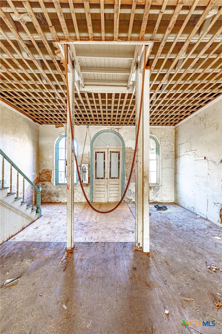 111 E 7th Street Shiner, TX 77984