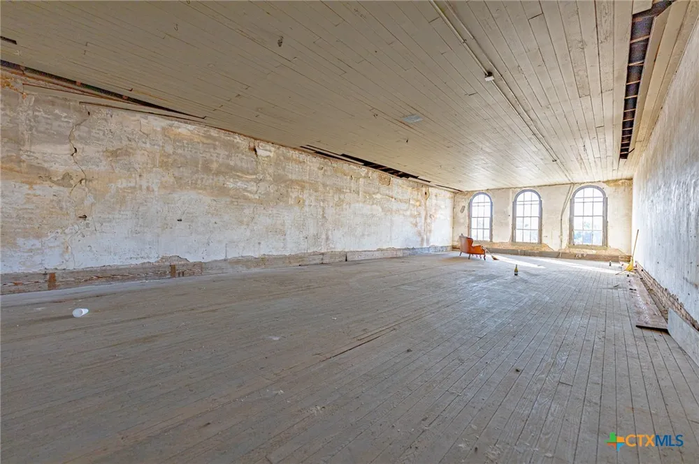 111 E 7th Street Shiner, TX 77984