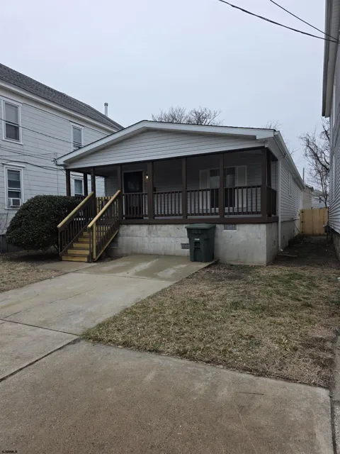 2015 Caspian Ave